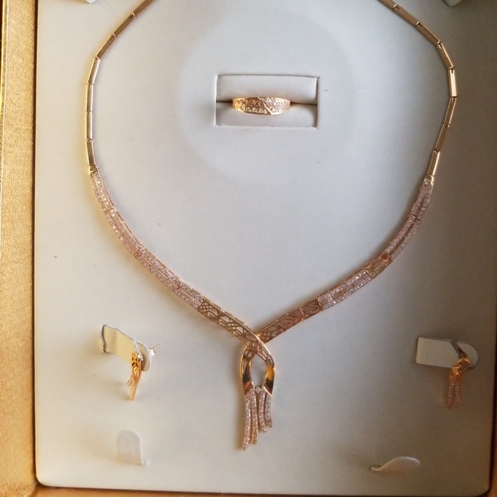 21K GOLD &STONE DIAMOND SET